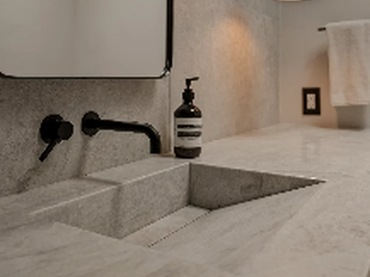 Luxury bathroom design with GROHE fittings and carefully coordinated materials